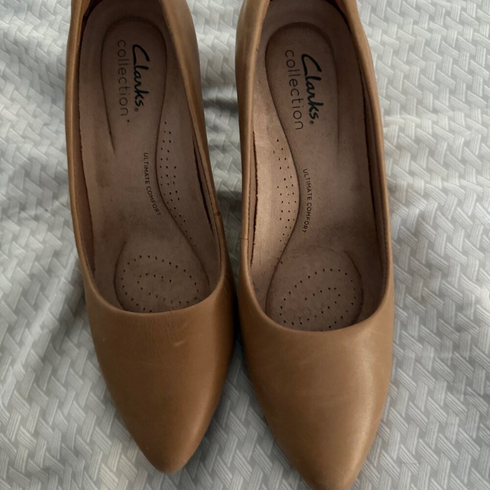Clark's Collection Tan Pumps